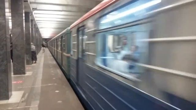 81-717.5М Московский транспорт и 81-717/714 На станции Водный стадион Видео 15 авг. 2021 г. смотреть онлайн