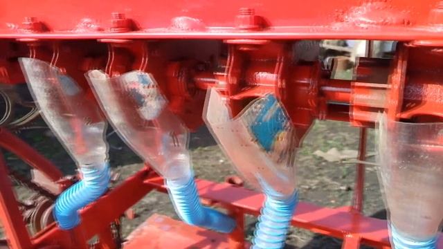Посев сои под мотоблок/Самодельная зерновая сеялка 6-рядная смотреть онлайн