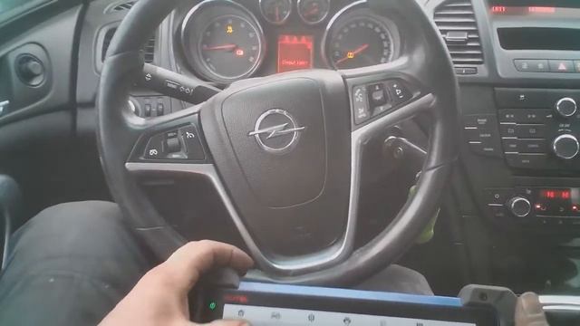 Opel Insignia 0G-A - ошибка датчика положения распределительного вала двигателя A16XER смотреть онлайн