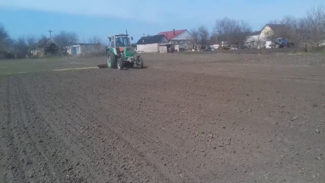 ЮМЗ 6 каткование посевов люцерны 11.04.2021 смотреть онлайн