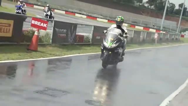 Pirelli Angel Scooter & Pirelli Diablo Rosso Scooter Launching - Taiwan смотреть онлайн