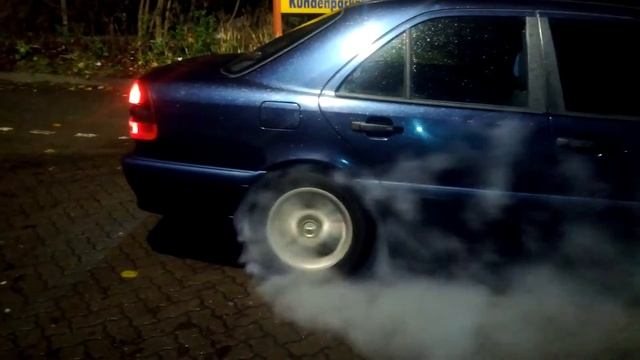 Mercedes C-Klasse W202 Tuning Burnout Extrem смотреть онлайн