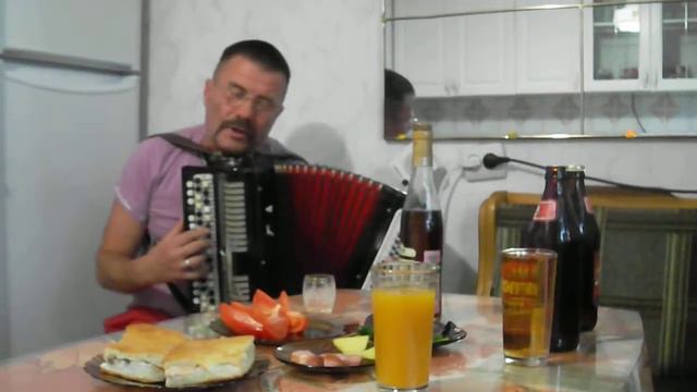 Мужик на баяне. смотреть онлайн