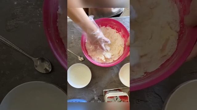 Пироги с кабачками и маслинами