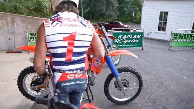 1984 HONDA CR250R ROCKETSHIP 2 STROKE смотреть онлайн