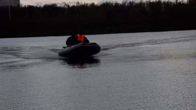 Азимут Эверест 425 + Ямаха 15, 3 чел. (вес 228 кг) скорость 34 км.ч