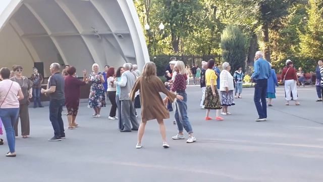 За четыре моря!!!Народне танцы,парк Горького,Харьков!!! смотреть онлайн