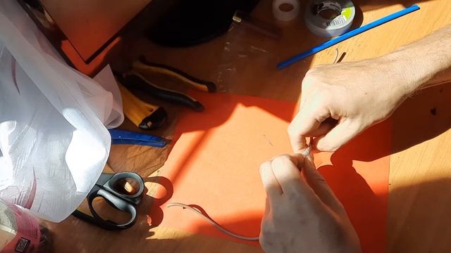 Как ИЗОЛИРОВАТЬ ПРОВОД без изоленты и термоусадки. Гениальный ЛАЙФХАК смотреть онлайн