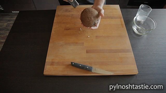 Как бързо и лесно да отворим кокосов орех. смотреть онлайн