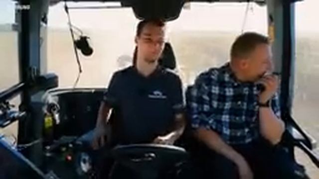 FENDT vs. CLAAS Xerion: Das Grubber-Duell! | Treckertour 2 Tag 9 смотреть онлайн