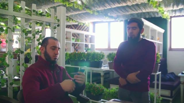 СЫН РУГАЕТСЯ С ОТЦОМ! смотреть онлайн