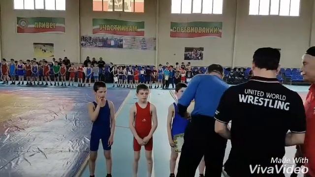 Борец Ильяс Дакаев. Нохчийчоь, г. Наур, Северный Кавказ. Греко-римская борьба. Награждение. смотреть онлайн