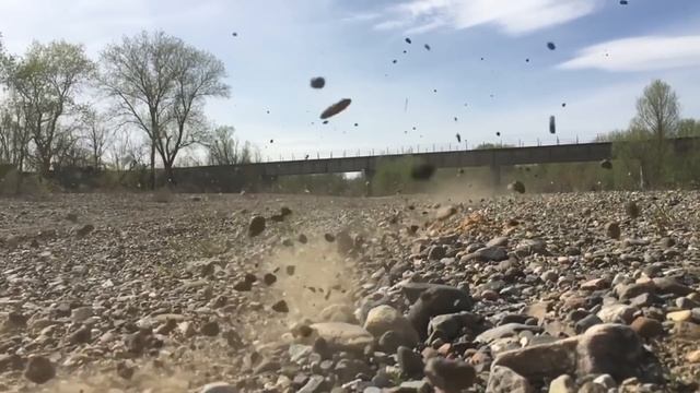 Traxxas Unlimited Desert Racer Bashing at the river/dirt bike jumps смотреть онлайн