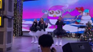 Первое выступление на сцене группы "Без Игрушек" с песней "Пингвин"