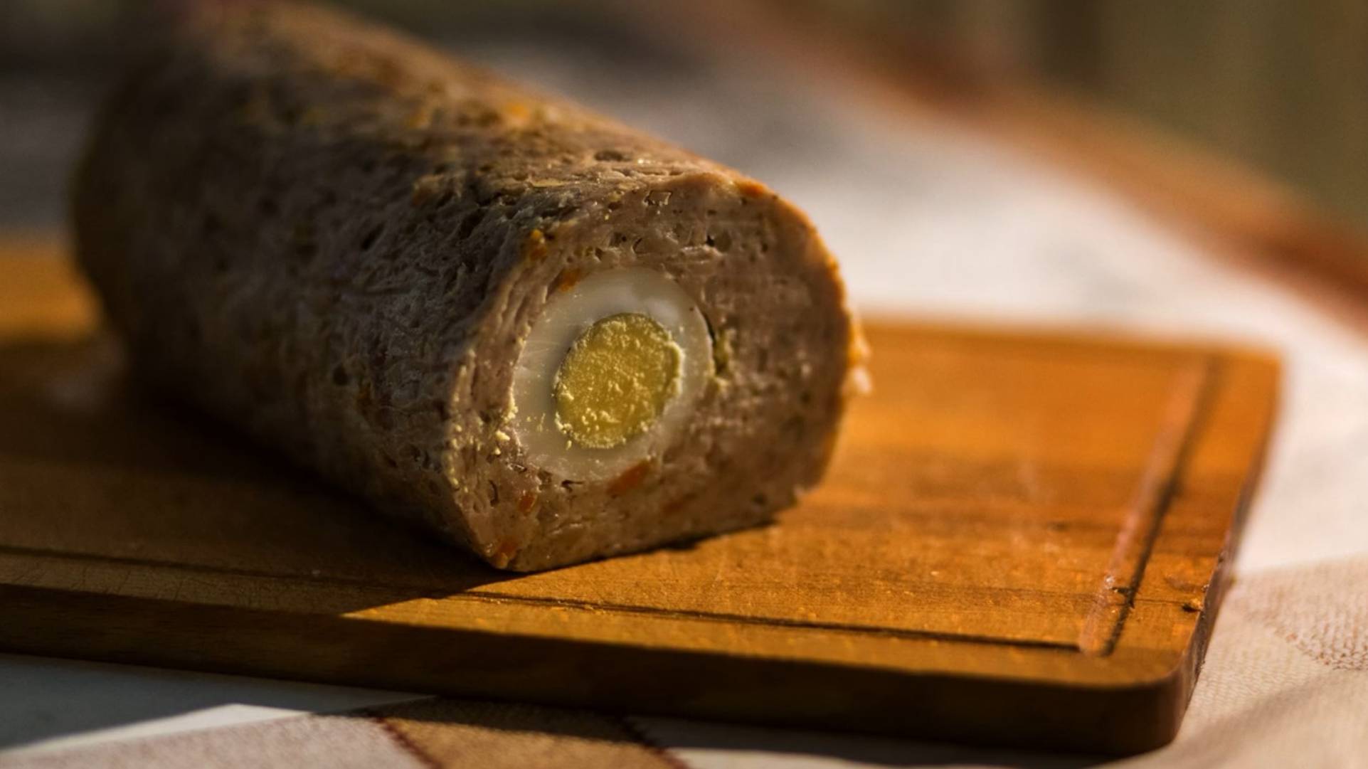 Рулет из фарша с яйцом смотреть онлайн