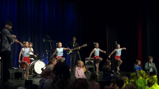 Sunscreen March : Kids Song : Live In Concert смотреть онлайн