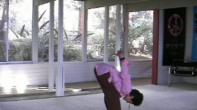 Lulu Bandha's Yoga Kira Ryder - Cactus Arm Headstand Prep смотреть онлайн