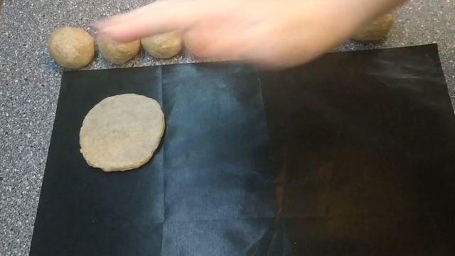 Вкусные ржаные лепешки из ржаной муки на закваске (без дрожжей). Съел одну берешь другую! смотреть онлайн