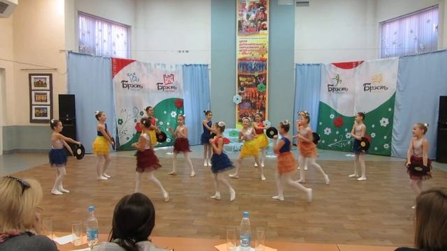 Танец с пластинками СШ № 14 2019 г. смотреть онлайн
