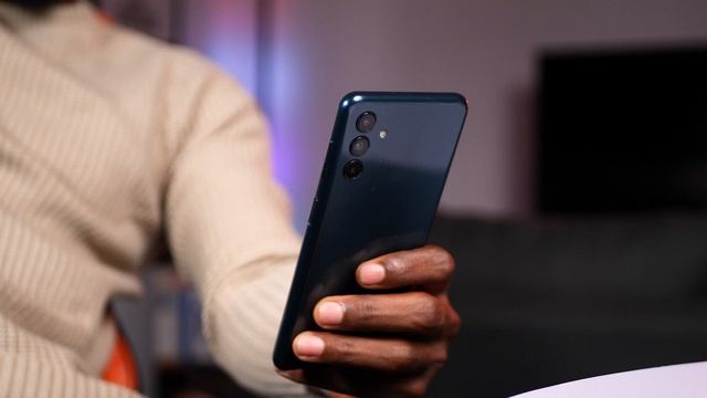 Samsung Galaxy A04s Review - Better than the A13? смотреть онлайн