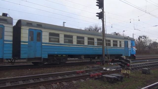 Электропоезд ЭР2-406 сообщением Люботин - Харьков-Пассажирский прибывает на конечную станцию смотреть онлайн