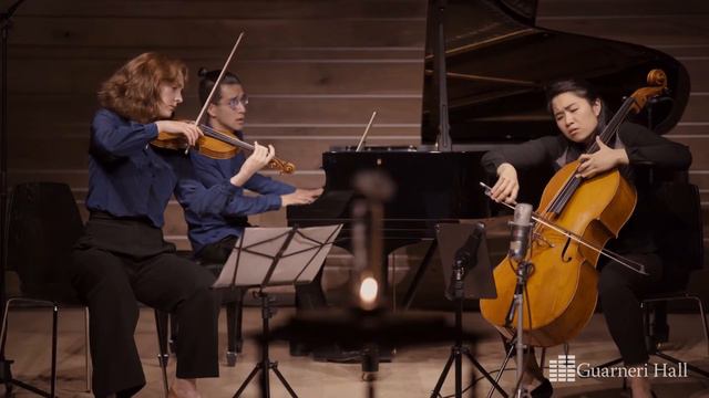 Merz Trio: Berg “Traumgekrönt” смотреть онлайн