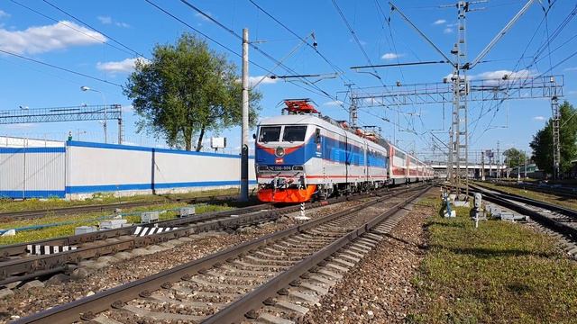 редкое явление! ЧС200-009 двухэтажно-одноэтажным поездом №160 Москва-Петрозаводск+Рускеала смотреть онлайн