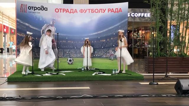 На большом воздушном шаре Ёлки в исполнении ангелочка Насти смотреть онлайн