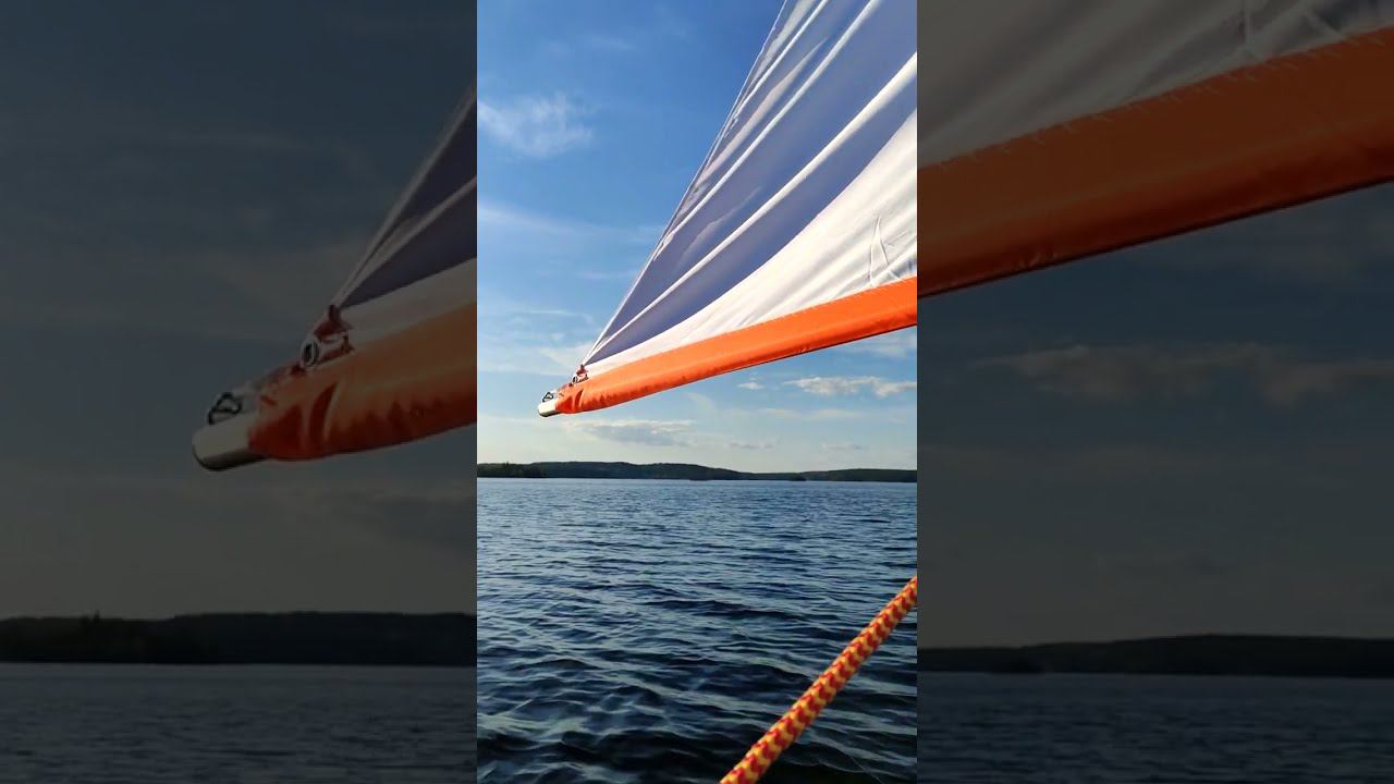 Надувная лодка под парусом на Ладоге смотреть онлайн