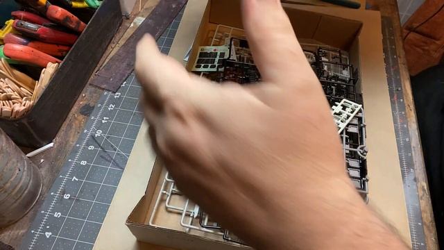 SCRATCH-BUILD SPACESHIP: STYRENE MODEL MAKING смотреть онлайн