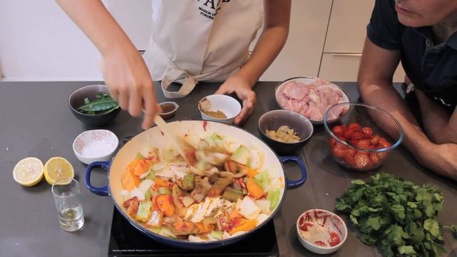 Simple Moroccan Chicken Tagine смотреть онлайн