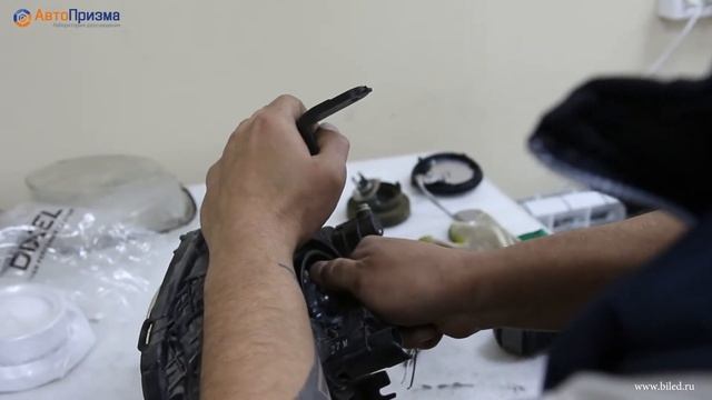 Nissan Juke 2012 г. установка линз под ксенон DIXEL Q5 смотреть онлайн