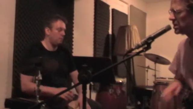 Gogokokoroko with Looper and Percussion.mov смотреть онлайн