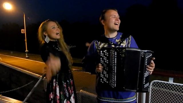 "Дорогой длинною" Певица Вероника и Баянист Павел Сивков а также Павел Митрофанов (гитара) смотреть онлайн