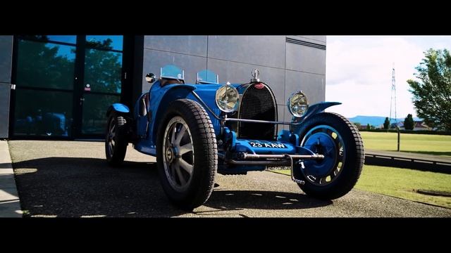 BUGATTI Blue Throughout Time: "La Vie En Bleu" смотреть онлайн