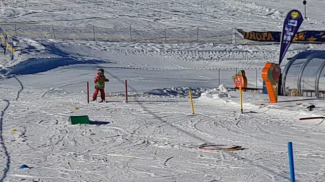 Arya'nin ikinci kayak dersi (5). 25 Aralik 2017 Feldberg смотреть онлайн