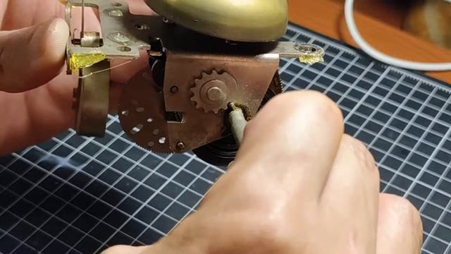 【CC】修復骨董機械式節拍器(Restoration of Antique Mechanical Metronome) смотреть онлайн