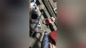 Как выкрутить сломанные шпильки из коллектора