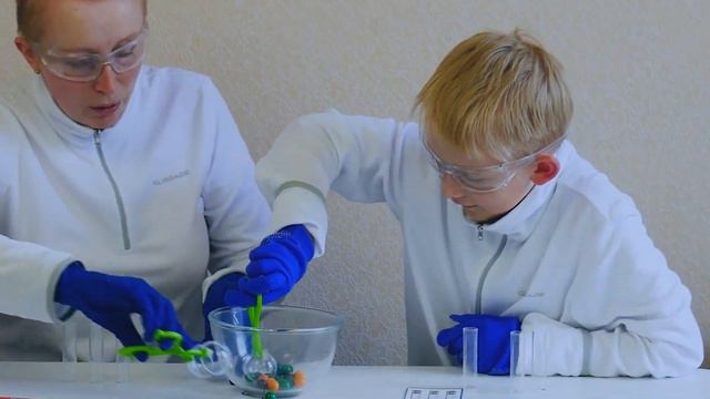 Игра Быстрая реакция. Делаем лекарства от вирусов и микробов. смотреть онлайн