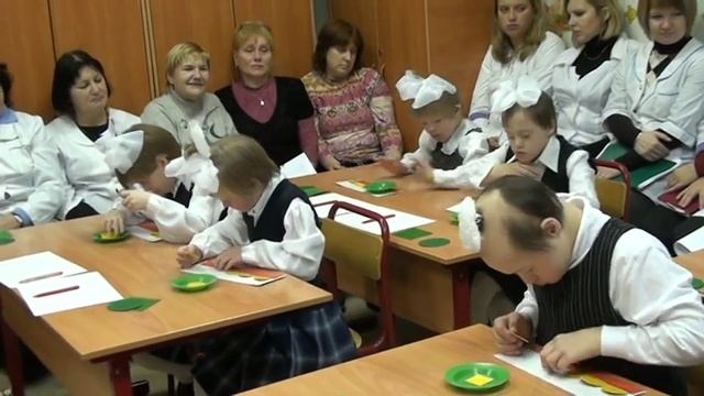 ФЭМП Знакомство с геометрическими фигурами кругом и квадратом Обводка круга и квадрата по точкам смотреть онлайн