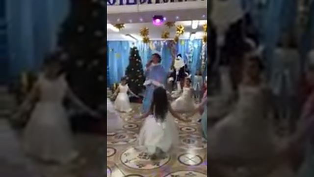 Выход Снегурочки смотреть онлайн