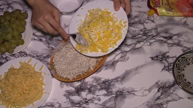 Салат Тиффани с виноградом, курицей и орехами. Простой и вкусный салат с курицей и виноградом смотреть онлайн