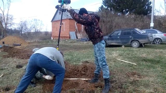 Мотобур CMI на стройке смотреть онлайн