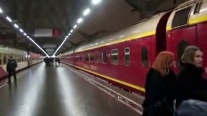 ...как объявляют поезда на Московском вокзале в Петербурге (ноябрь, 2014)...