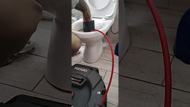 Засор стояка канализации,+ кусок старой чугунины. смотреть онлайн