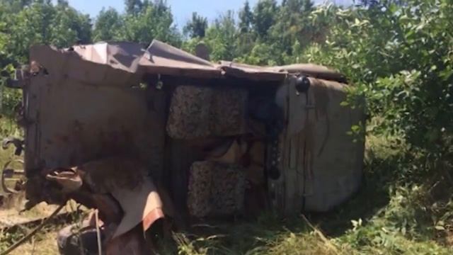 Эльдар вылазь! Поезд сбивает УАЗ смотреть онлайн