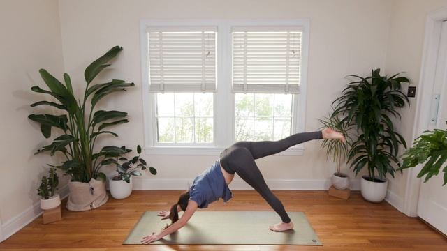 Home - Day 18 - Believe | 30 Days of Yoga смотреть онлайн
