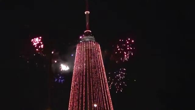 Вильнюс телебашня - самая большая ёлка. 25.12.2011. смотреть онлайн
