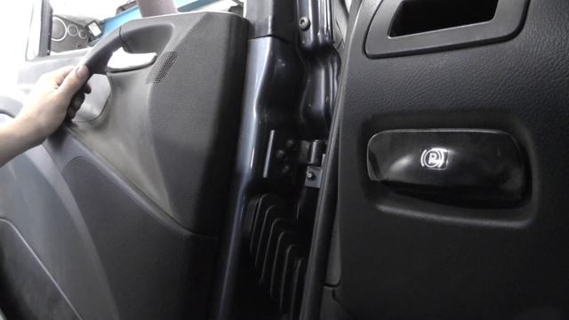 Mercedes Vito. Вывернуло ветром дверь. исправляем! смотреть онлайн