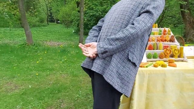 Минск.Ботанический  сад.Пруд,оранжерея, и конечно  красавица сирень.